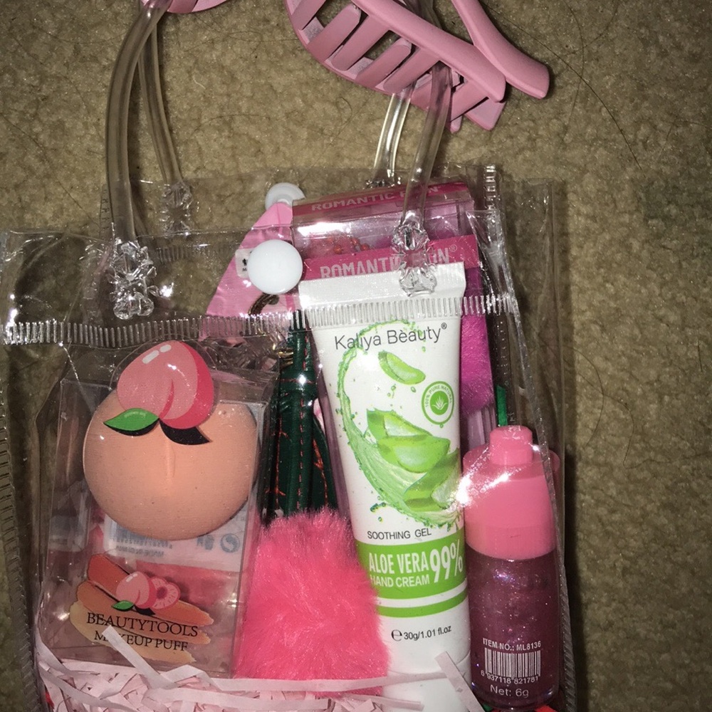 Clear Mini Beauty Gift Set with Pink Accessories
